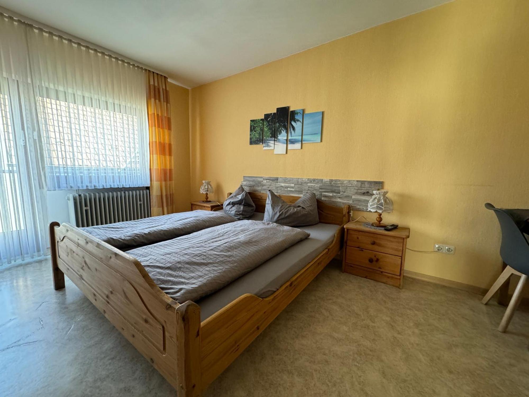 Zur Goldenen Krone Pension Stadtallendorf Esterno foto