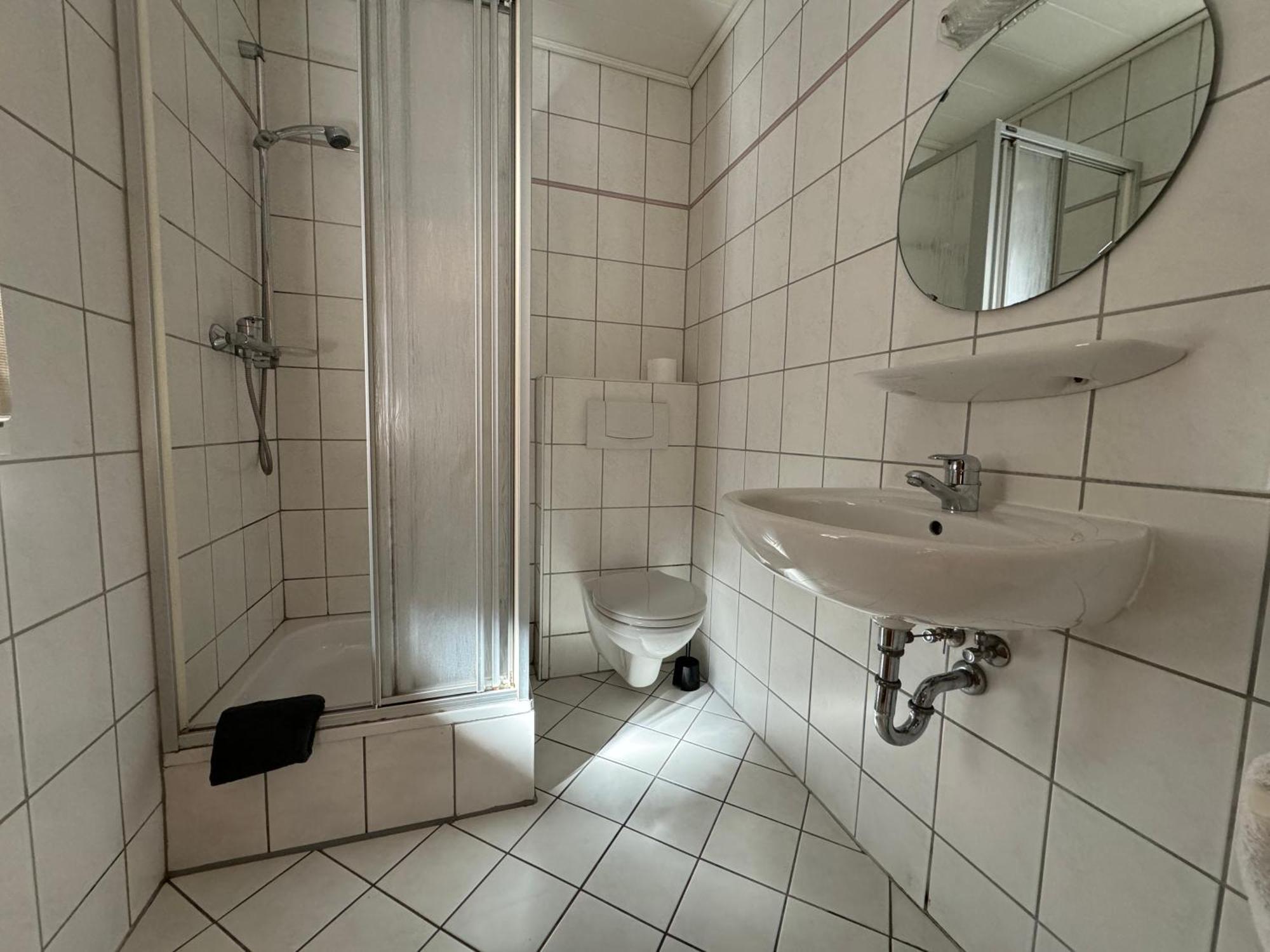 Zur Goldenen Krone Pension Stadtallendorf Esterno foto
