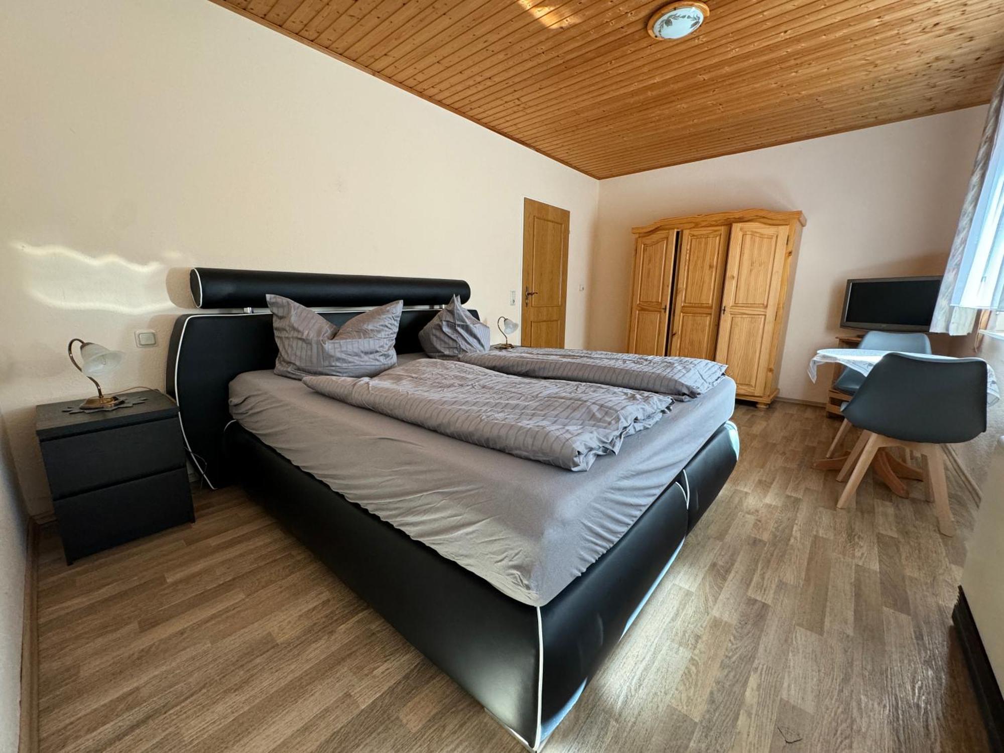Zur Goldenen Krone Pension Stadtallendorf Esterno foto