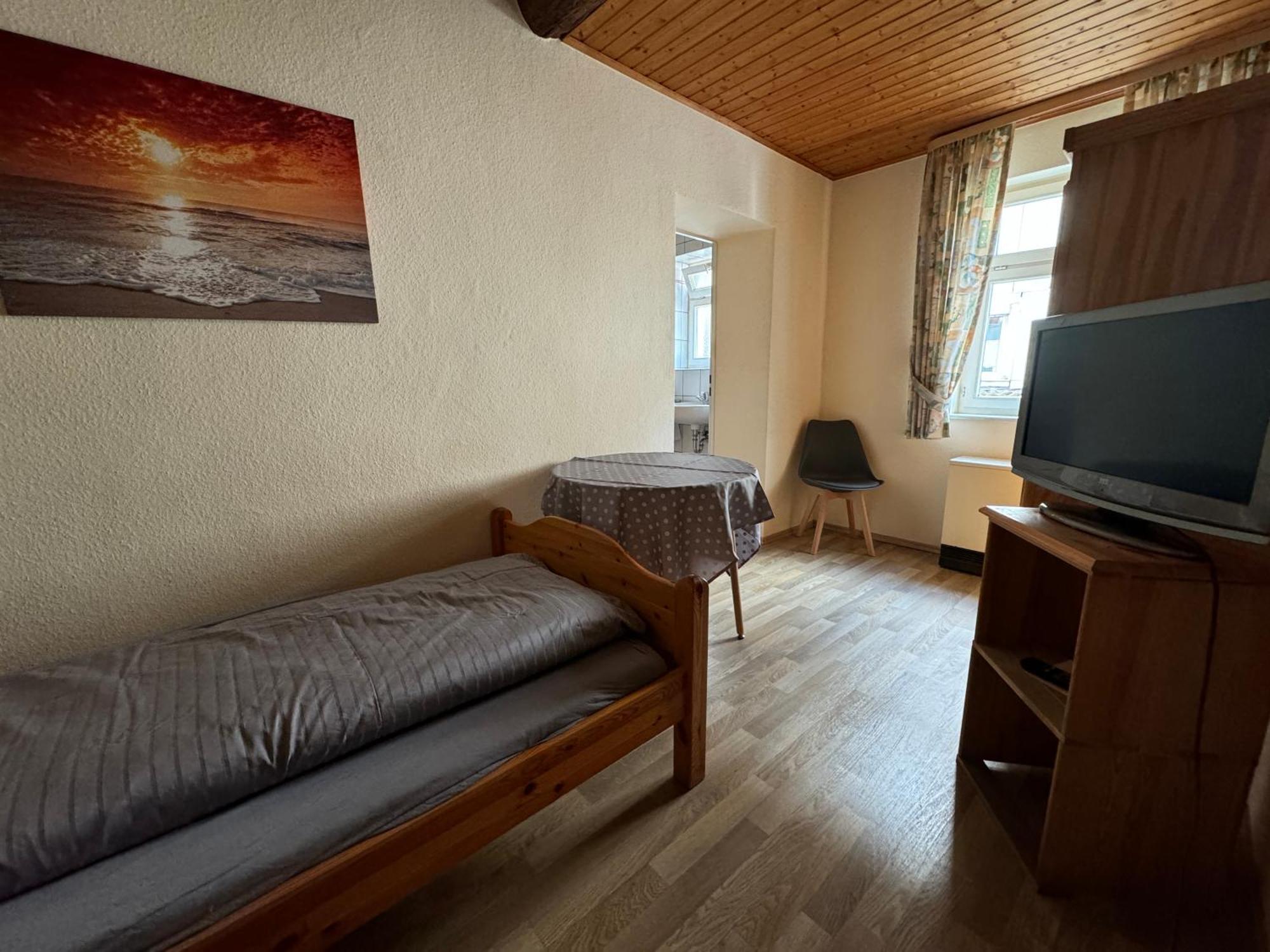 Zur Goldenen Krone Pension Stadtallendorf Esterno foto