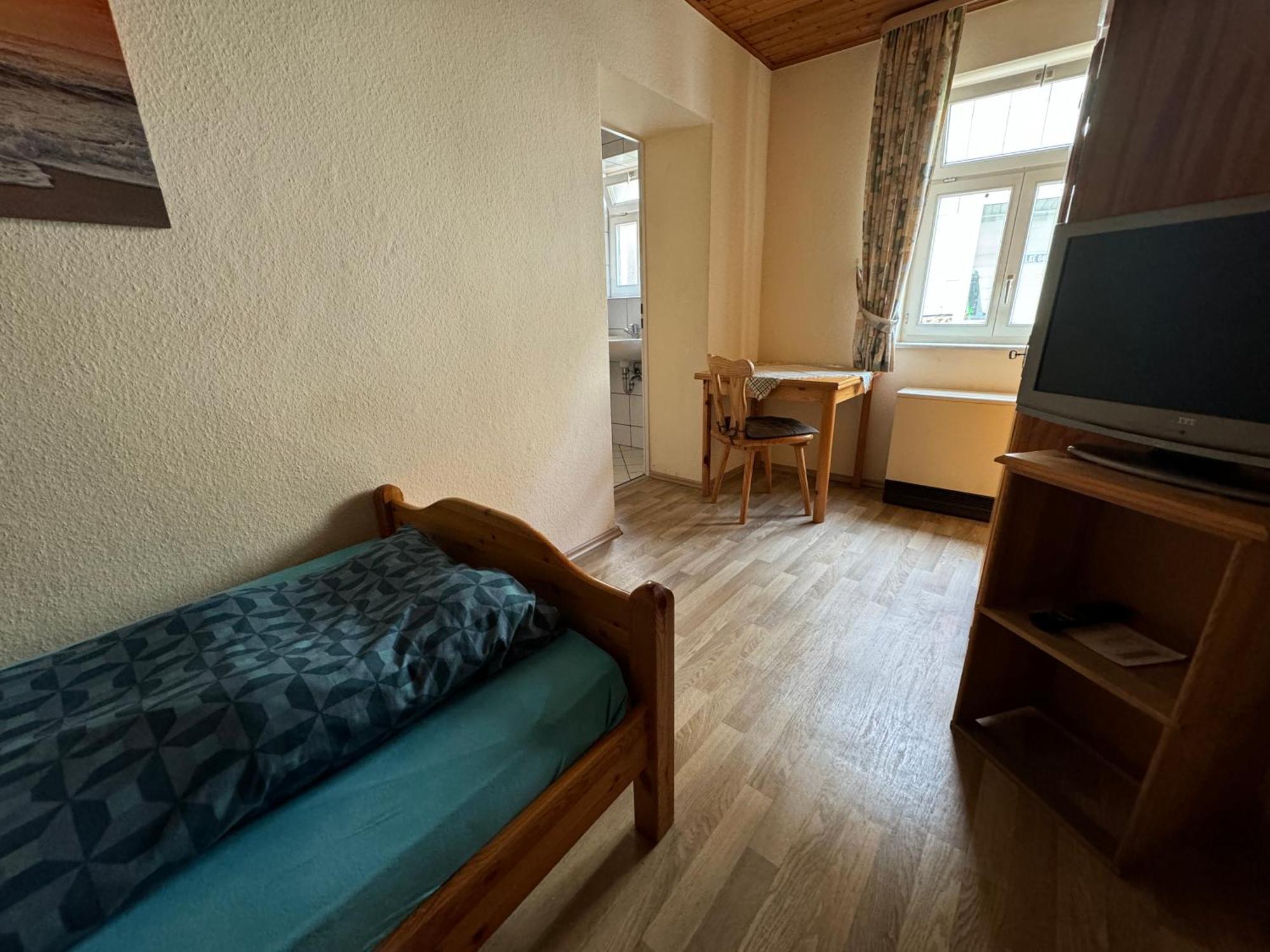 Zur Goldenen Krone Pension Stadtallendorf Esterno foto